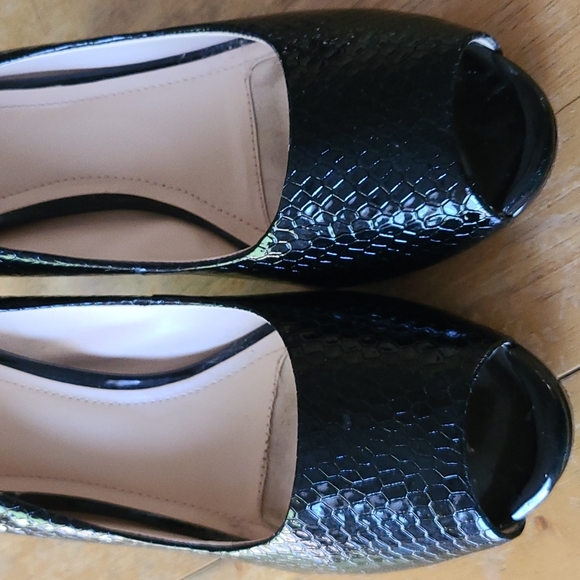 Peep toe Black Patent heels - Picture 4 of 8